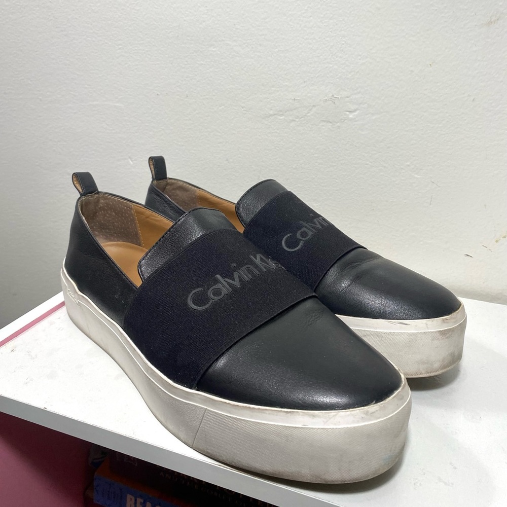 Calvin Klein slip on shoes Size: 9 woman